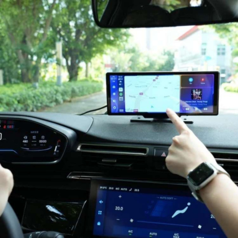Intelligenter Auto-Bildschirm – Einfache Navigation und integrierte Kamera